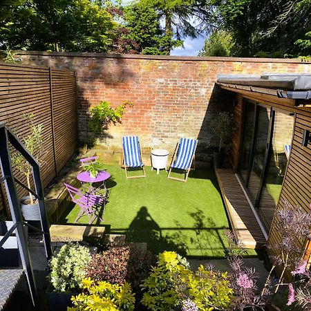 Stay In A Castle! Unique & Luxurious Historical Apartment, Self Contained, Free Parking & Wi-Fi Chester Bagian luar foto