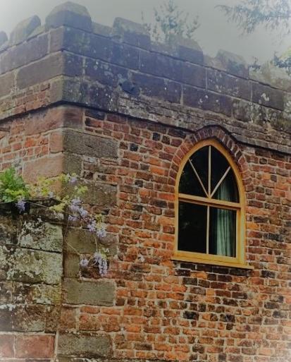 Stay In A Castle! Unique & Luxurious Historical Apartment, Self Contained, Free Parking & Wi-Fi Chester Bagian luar foto